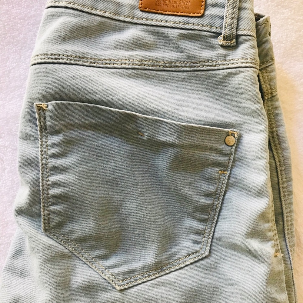 Jeans - Picture 2 of 4